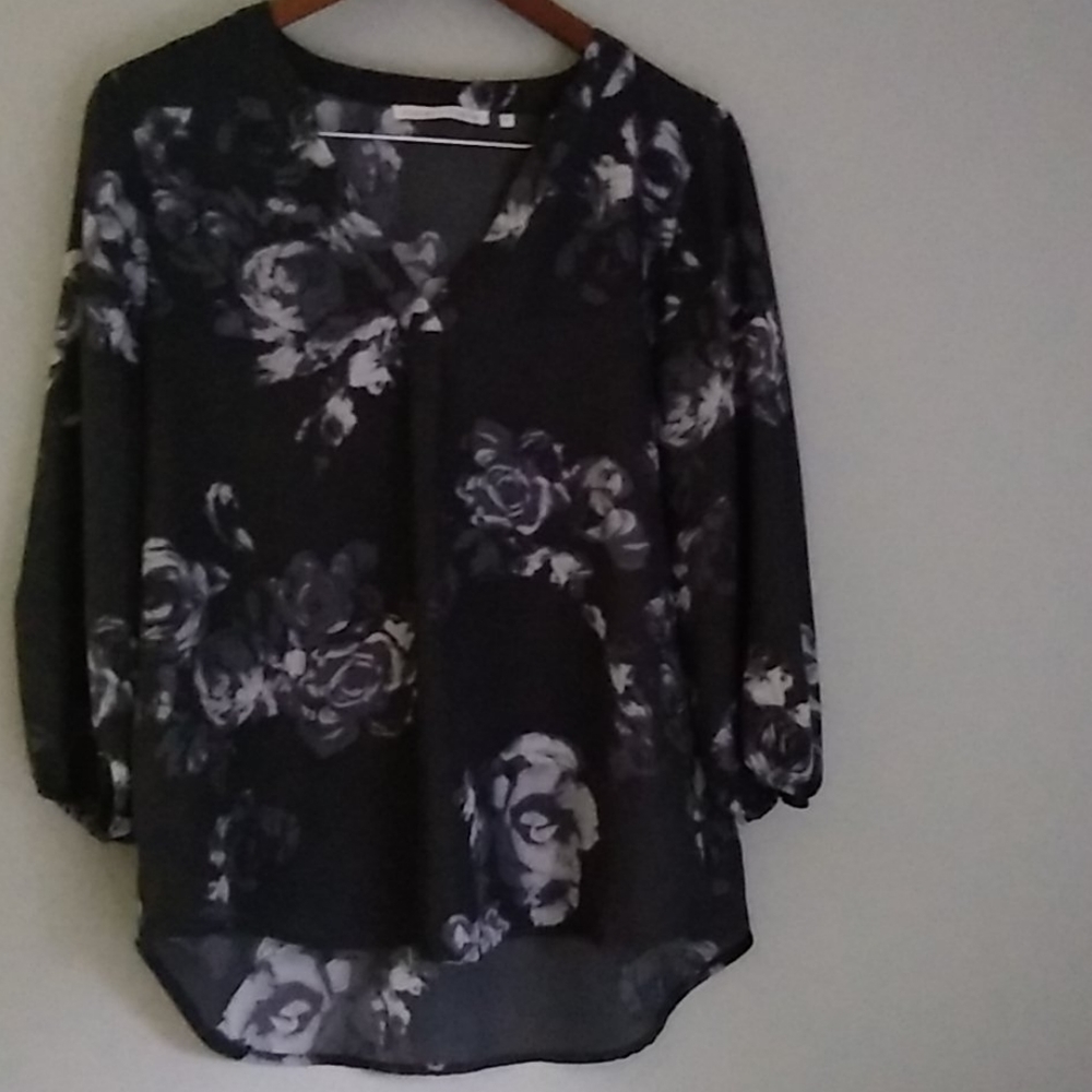 Violet + Claire floral flowy hi low 3/4 ba…